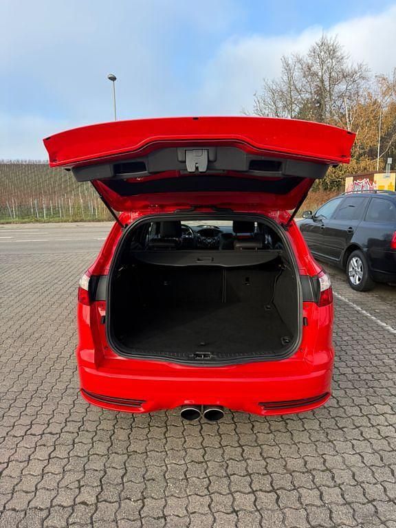 Gebraucht Ford Focus ST 299 PS (219 kW) 2014 Rot Limousine