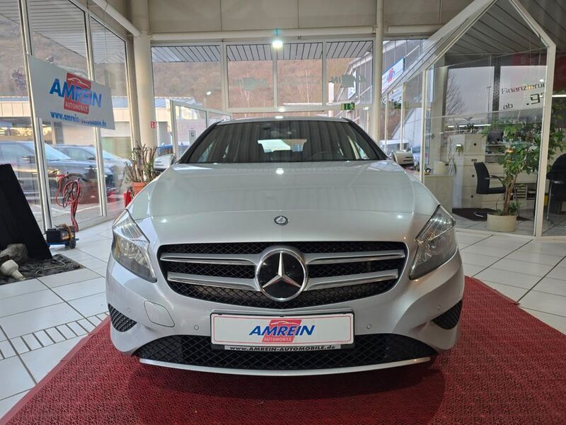 Gebraucht Mercedes A180 122 PS (89 kW) 2014 Silber Limousine