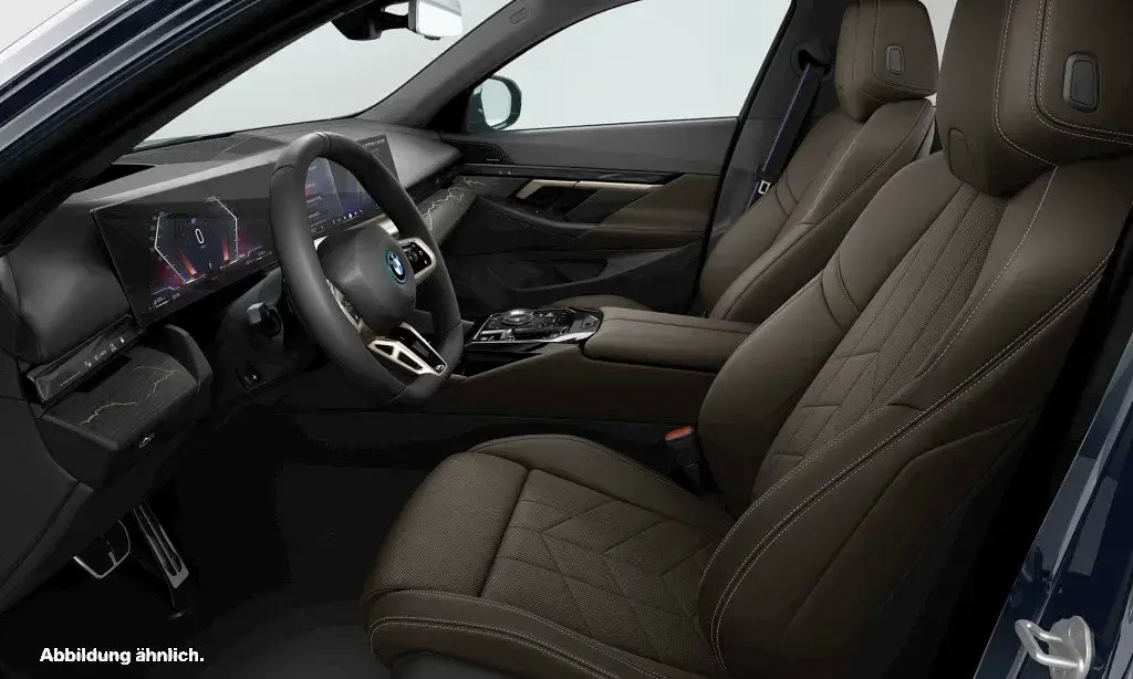 Gebraucht BMW 550e M Sport 313 PS (230 kW) 2025 Carbonschwarz Kombi