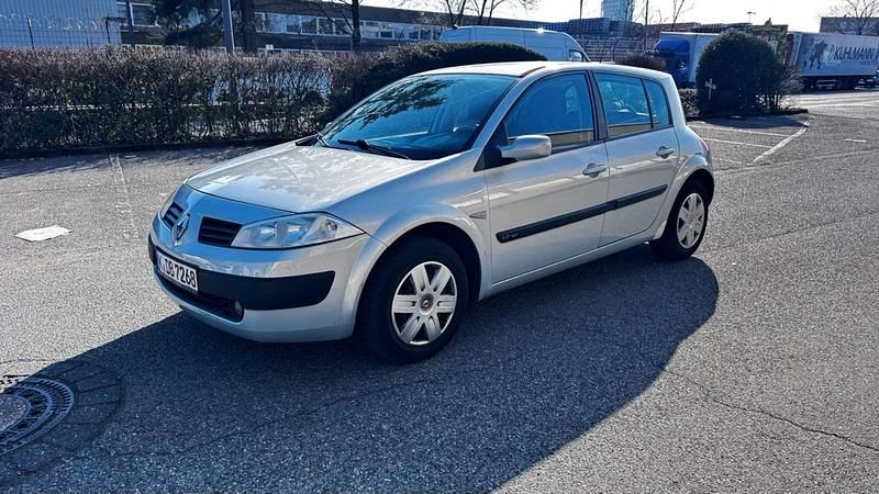 Silber Gebraucht 2006 Renault Mégane II Limousine | 450 € (Superpreis) - Bild 1/4