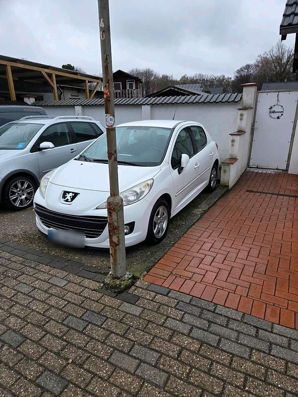 Gebraucht Peugeot 207 95 PS (69 kW) 2010 Weiß Kleinwagen