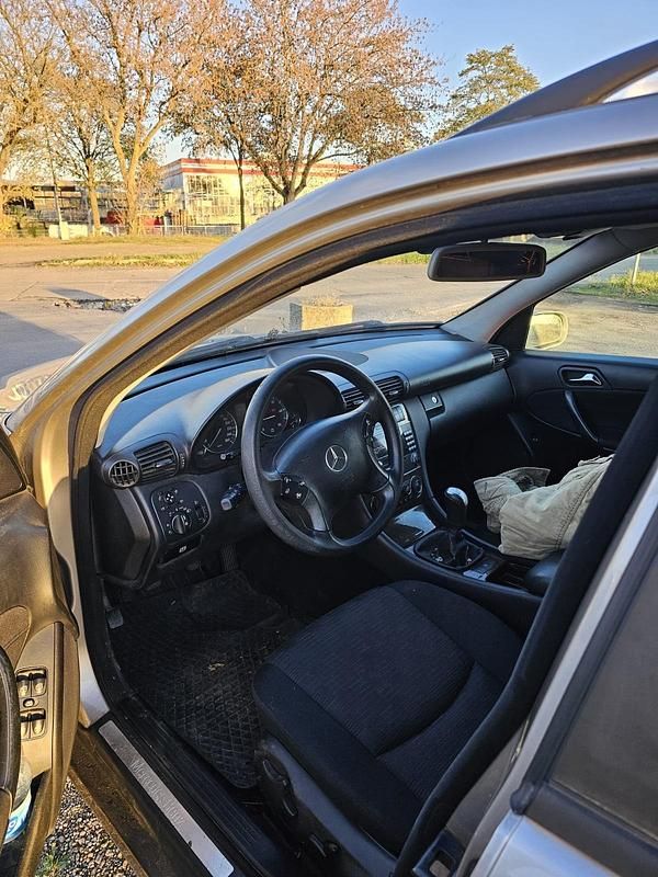 Grau Gebraucht 2005 Mercedes C200 Kombi | 1.390 € - Bild 1/4