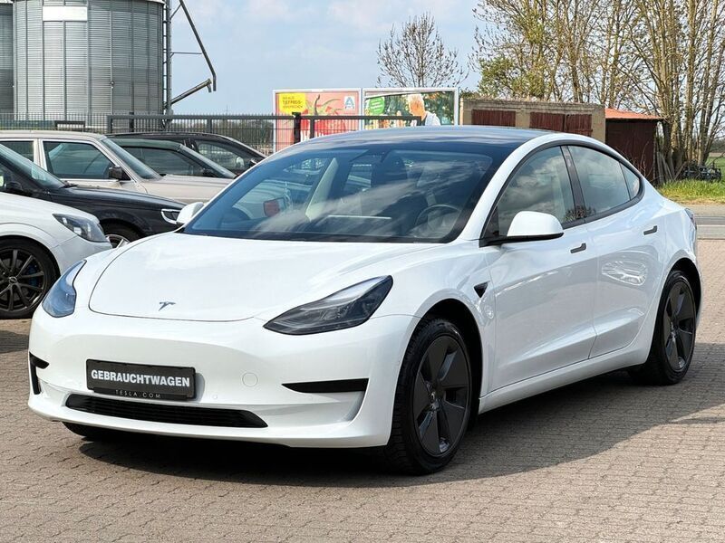 Weiß Gebraucht 2021 Tesla Model 3 Standard Range Limousine | 21.900 € (Guter Preis) - Bild 1/4
