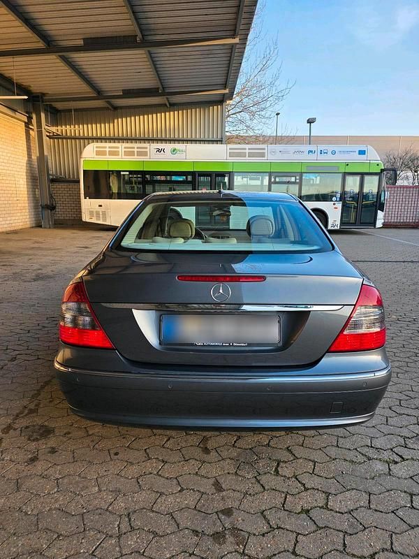 Gebraucht Mercedes E280 Avantgarde 231 PS (169 kW) 2006 Grau Limousine