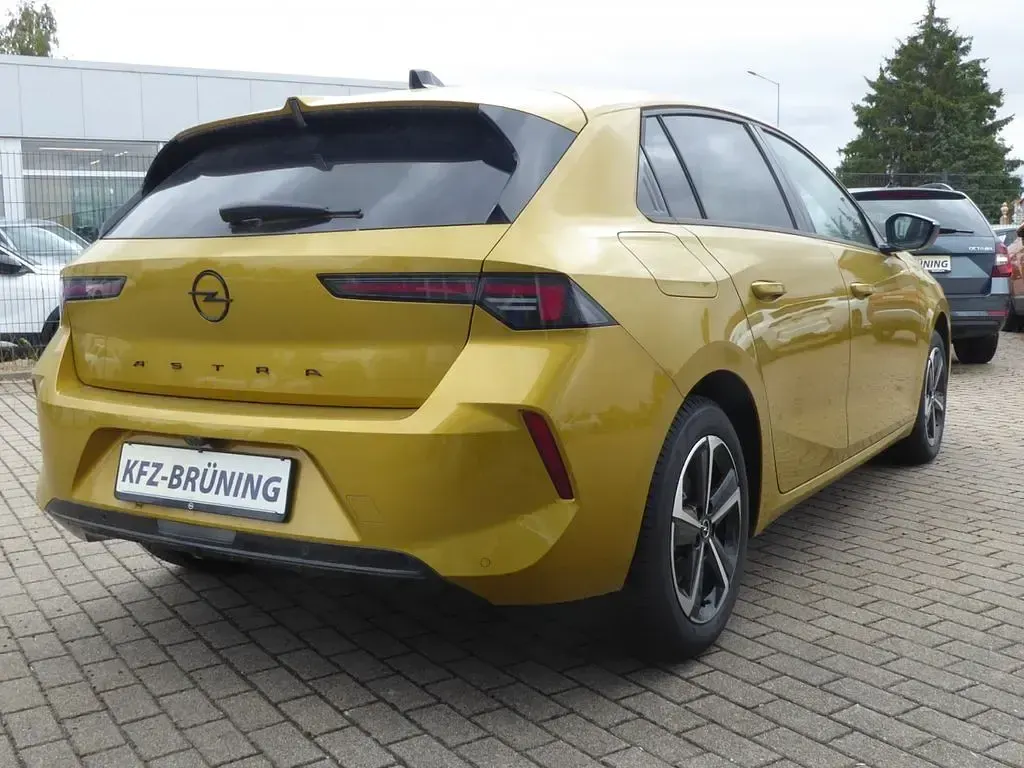 Gebraucht Opel Astra 131 PS (96 kW) 2024 Gelb Kleinwagen