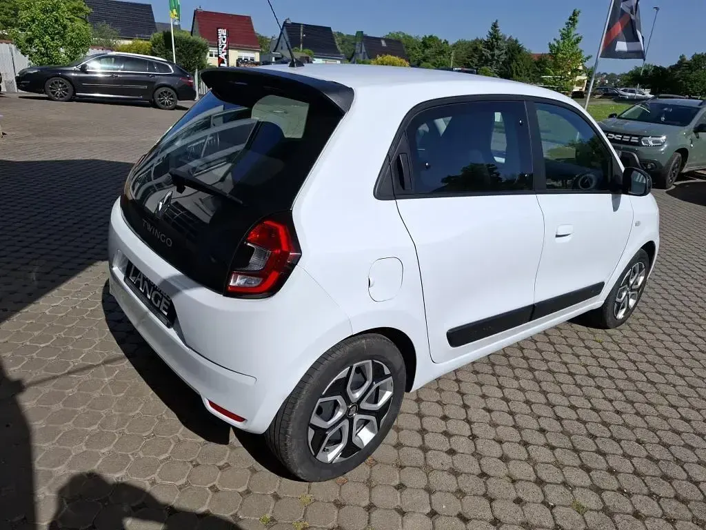 Gebraucht Renault Twingo Equilibre 65 PS (47 kW) 2023 Pyrénéesweiß Kleinwagen