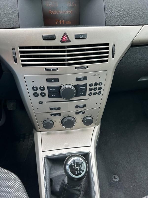 Blau Gebraucht 2008 Opel Astra Kleinwagen | 1.499 € (Guter Preis) - Bild 1/4