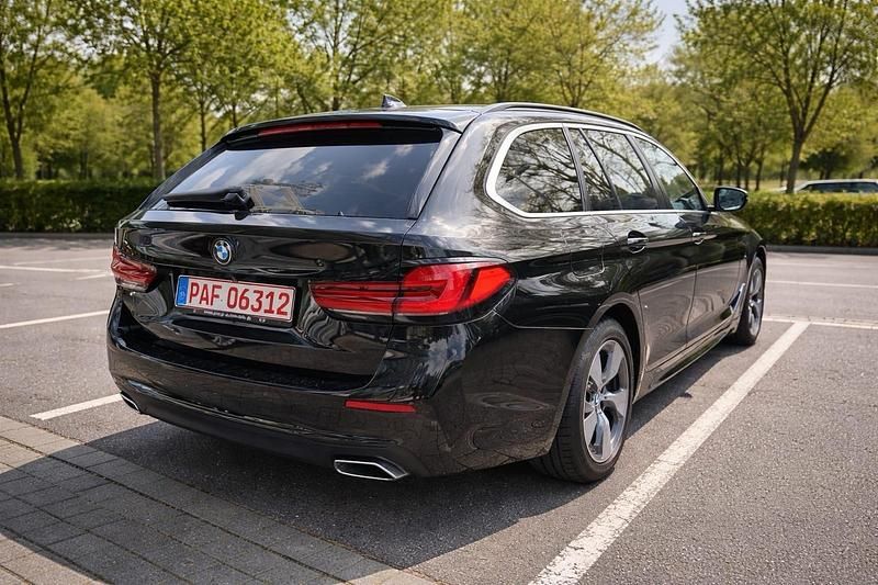 Gebraucht BMW 520 190 PS (139 kW) 2022 Schwarz Kombi
