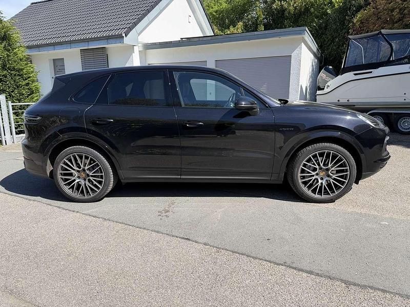Second-hand Porsche Cayenne 340 CP (250 kW) 2021 Negru SUV