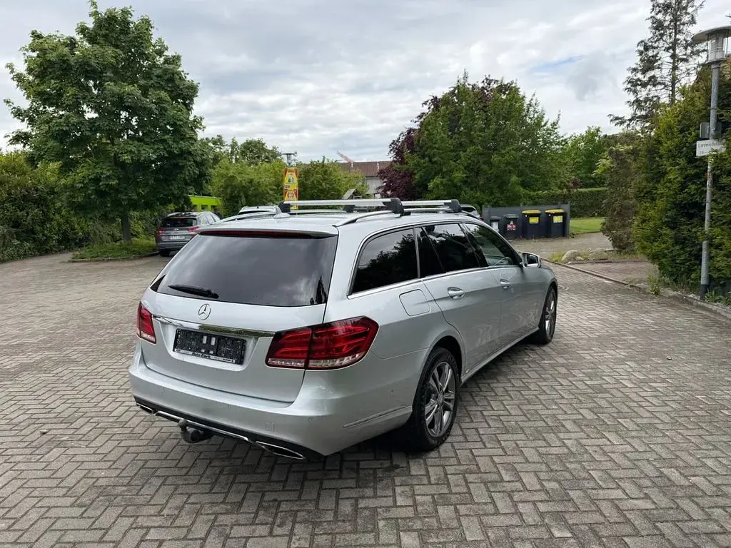 Używany Mercedes E250 Elegance 211 KM (155 kW) 2013 Szary Sedan/Limuzyna