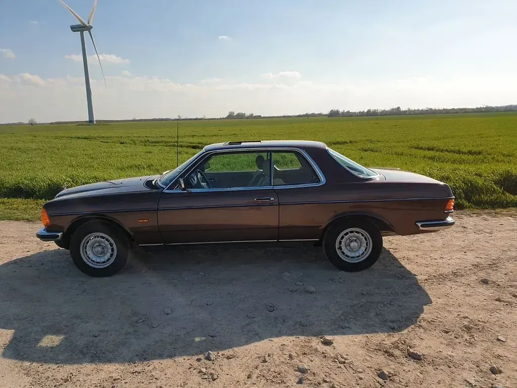 Gebraucht Mercedes 230 136 PS (100 kW) 1982 Braun Coupé