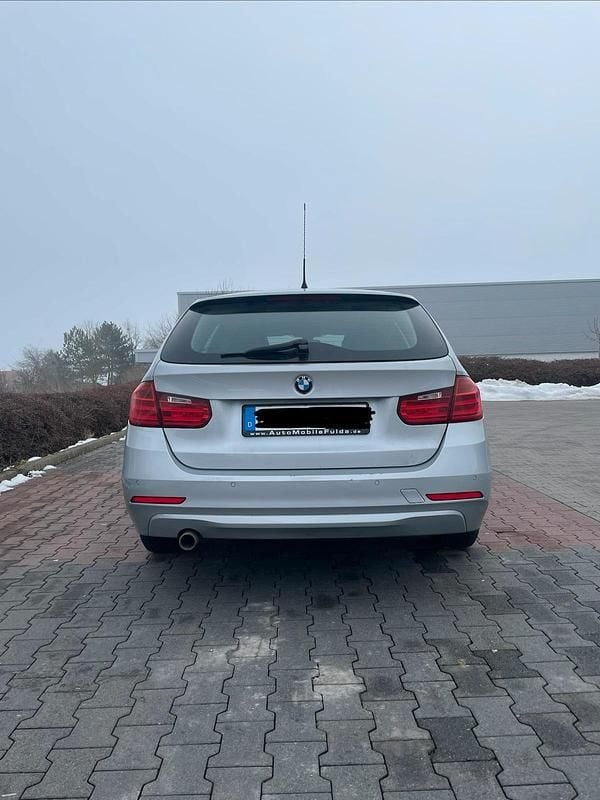 Gebraucht BMW 318 143 PS (105 kW) 2015 Silber Kombi