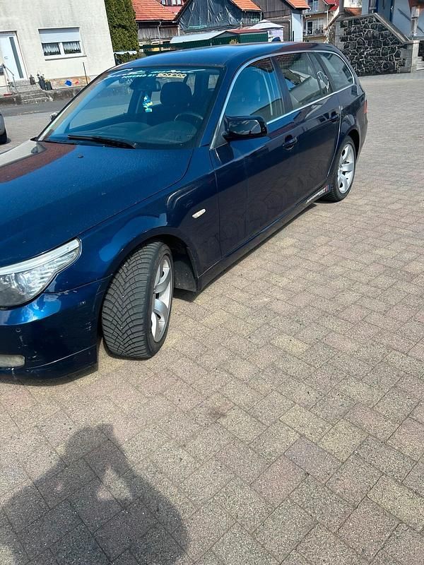 Gebraucht BMW 525 197 PS (144 kW) 2007 Blau Kombi