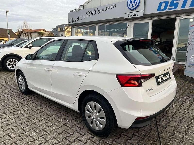 Gebraucht Skoda Fabia Essence 95 PS (69 kW) 2024 Candyweiss Kleinwagen
