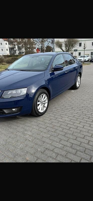 Gebraucht Skoda Octavia 150 PS (110 kW) 2015 Blau Kleinwagen