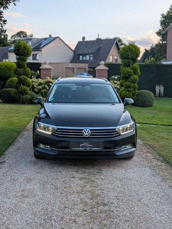 Schwarz Gebraucht 2015 VW Passat Kombi | 13.970 € (Fairer Preis) - Bild 1/4