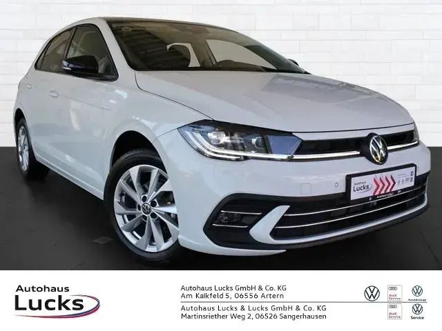 Weiß (pure white deep black perleffekt) Gebraucht 2022 VW Polo Style Limousine | 19.848 € (Fairer Preis) - Bild 1/4