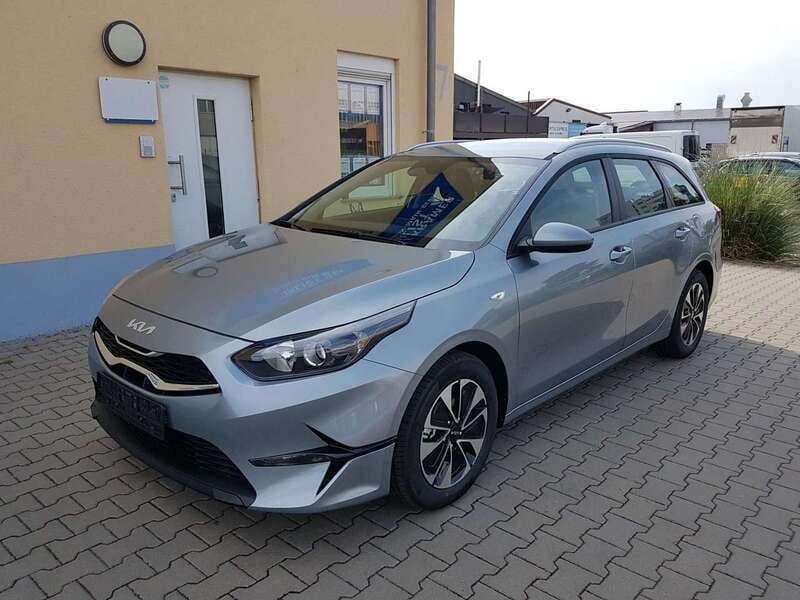 Lunar silver metallic Neu 2024 Kia Ceed Sportswagon Vision Kombi | 23.640 € (Superpreis) - Bild 1/4