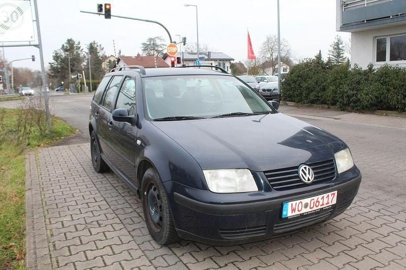 Blau Gebraucht 2002 VW Bora Trendline Kombi | 1.500 € (Guter Preis) - Bild 1/4