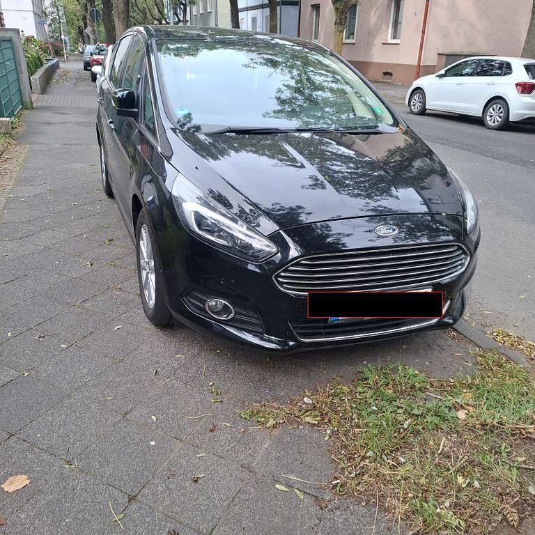 Schwarz Gebraucht 2016 Ford S-MAX Titanium Van / Kleinbus | 15.500 € (Guter Preis) - Bild 1/4