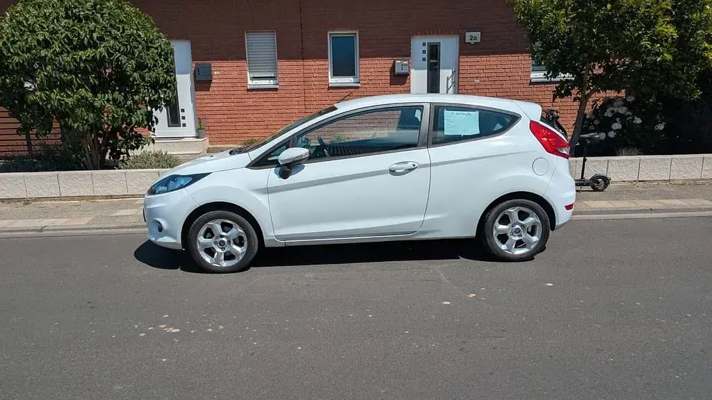 Gebraucht Ford Fiesta Style 60 PS (44 kW) 2009 Weiß Limousine
