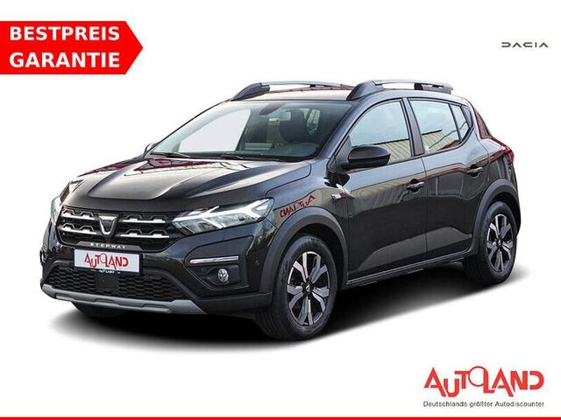 Schwarz Gebraucht 2021 Dacia Sandero Comfort SUV | 16.950 € (Teuer) - Bild 1/4