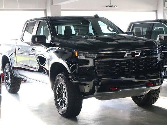 Neu Chevrolet Silverado 420 PS (308 kW) 2026 Schwarzmetallic SUV