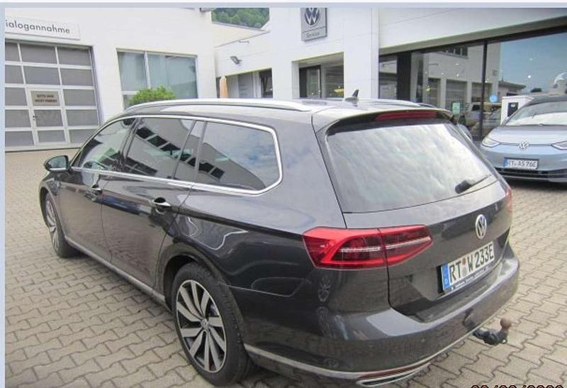 Grau Gebraucht 2018 VW Passat GTE Kombi | 17.999 € (Fairer Preis) - Bild 1/4