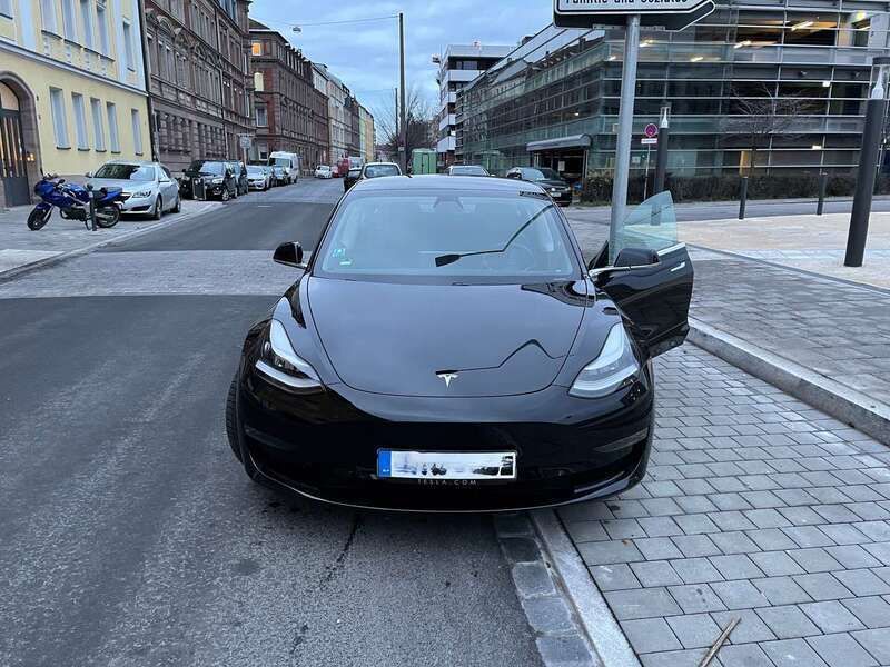 Schwarz Gebraucht 2019 Tesla Model 3 Limousine | 26.500 € (Teuer) - Bild 1/4