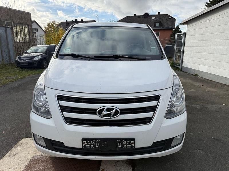 Weiß Gebraucht 2016 Hyundai H-1 Trend Van | 9.900 € (Superpreis) - Bild 1/4