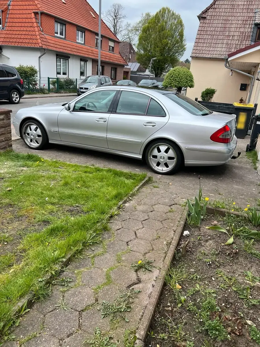 Gebraucht Mercedes E240 177 PS (130 kW) 2002 Silber Limousine