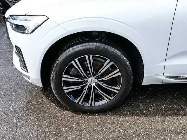 Gebraucht Volvo XC60 145 PS (106 kW) 2022 SUV