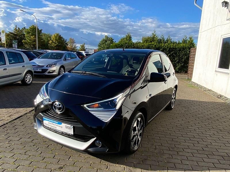 Schwarz Gebraucht 2021 Toyota Aygo Play Kleinwagen | 10.990 € (Fairer Preis) - Bild 1/4
