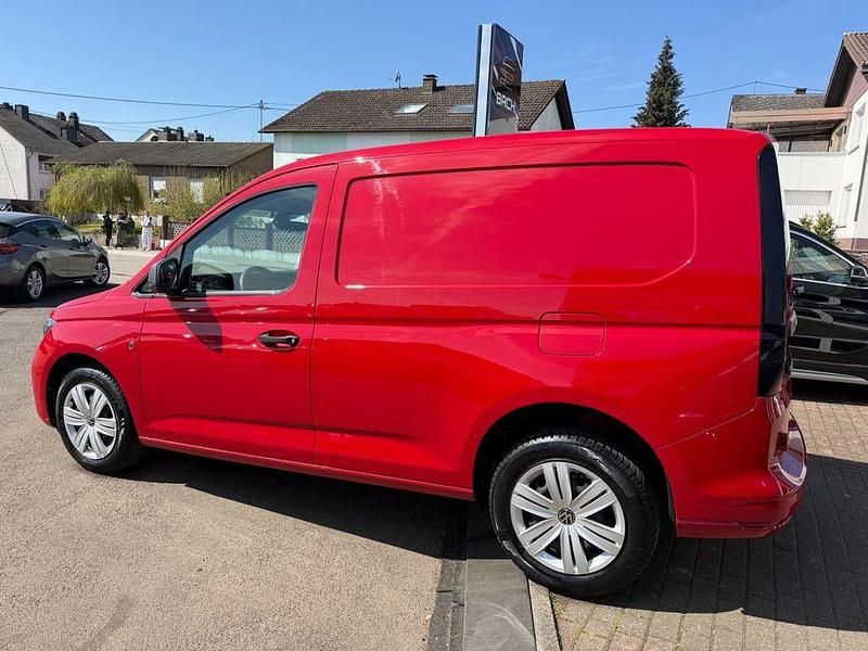 Gebraucht VW Caddy Basis 102 PS (75 kW) 2021 Rot Van / Kleinbus