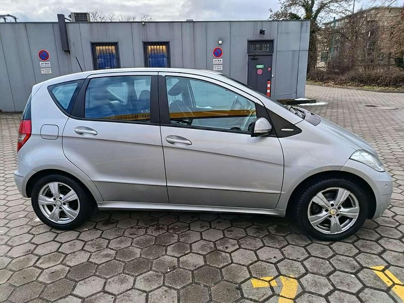 Gebraucht Mercedes A160 Avantgarde 95 PS (69 kW) 2010 Silber Limousine