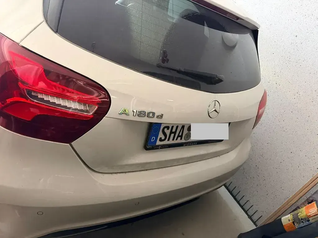 Gebraucht Mercedes A180 Edition 109 PS (80 kW) 2018 Weiß Limousine