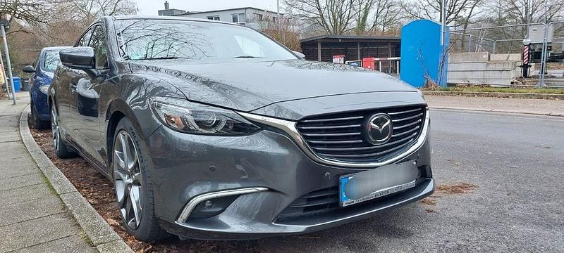 Grau Gebraucht 2018 Mazda 6 Sports-Line Limousine | 14.399 € - Bild 1/4