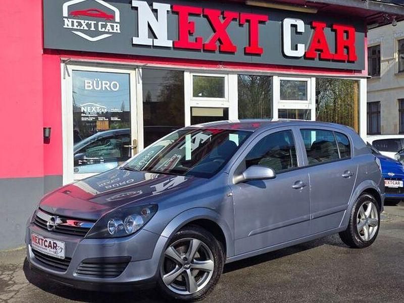 Gebraucht Opel Astra Edition+ 125 PS (91 kW) 2006 Lichtsilber m2 Limousine