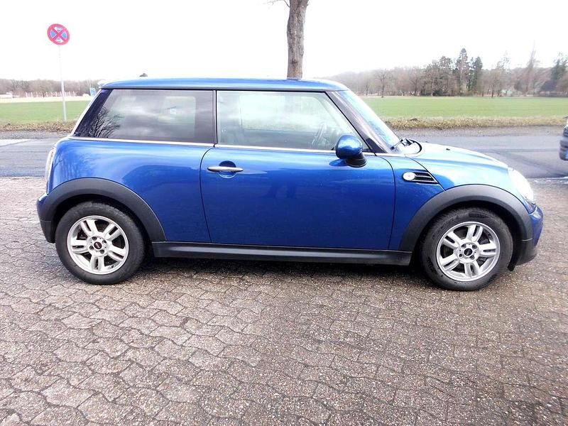Gebraucht Mini ONE 75 PS (55 kW) 2013 Lightning blue metallic Kleinwagen