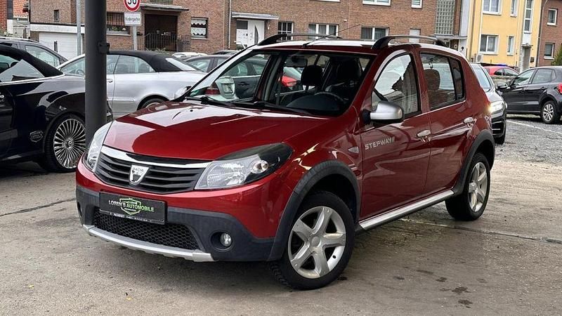 Rot Gebraucht 2012 Dacia Sandero Stepway Limousine | 2.990 € - Bild 1/4