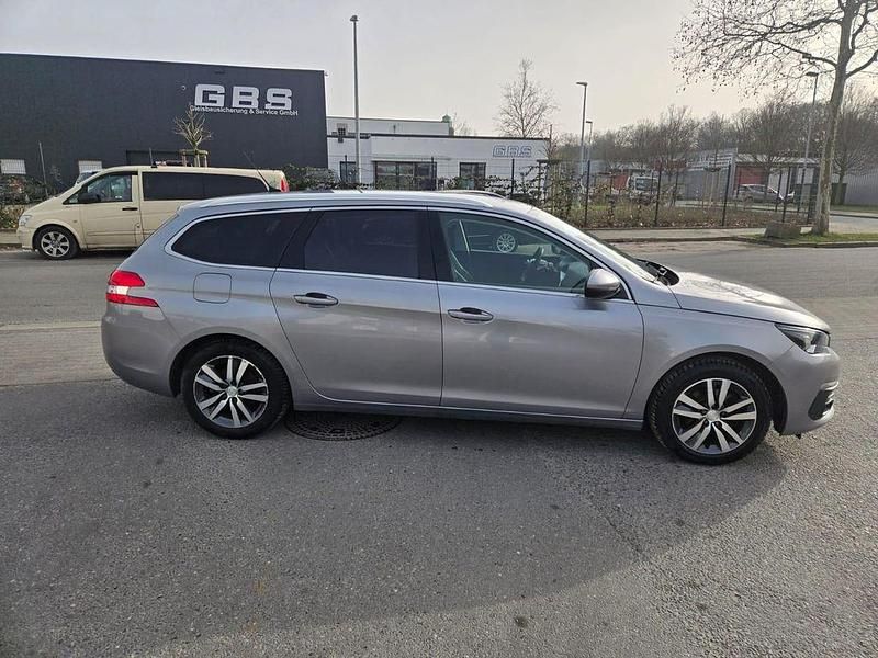 Gebraucht Peugeot 308 SW Allure 131 PS (96 kW) 2020 Silber Kombi
