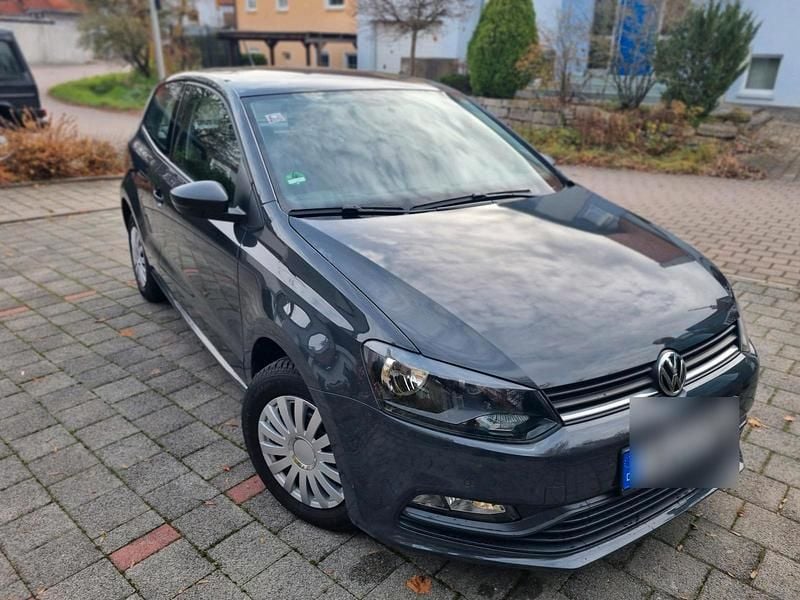 Grau Gebraucht 2016 VW Polo Limousine | 7.999 € (Guter Preis) - Bild 1/4