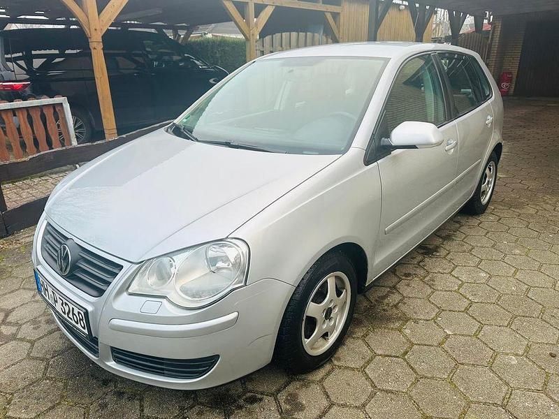 Silber Gebraucht 2004 VW Polo Sportline Limousine | 2.650 € (Fairer Preis) - Bild 1/4