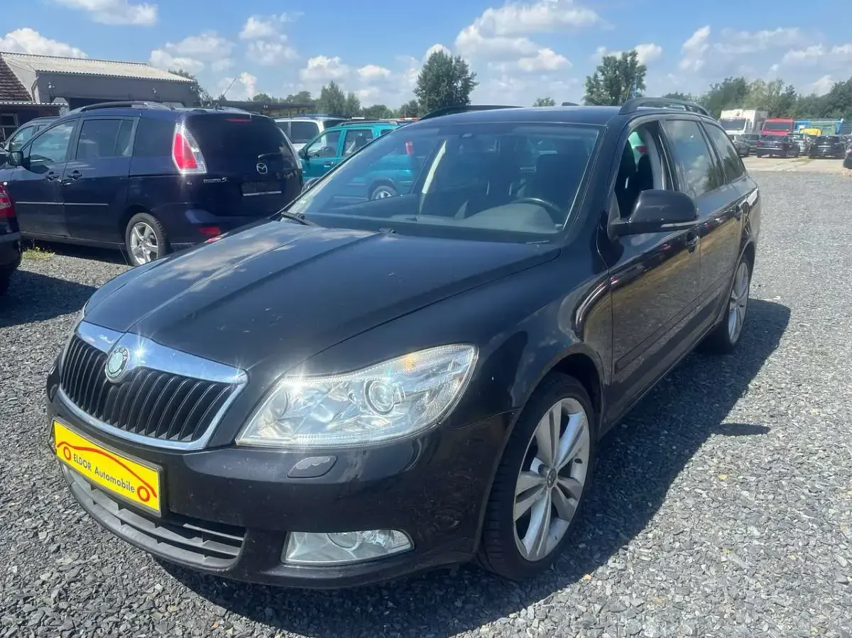 Gebraucht Skoda Octavia Elegance 160 PS (117 kW) 2010 Schwarzmagic perleffekt Kombi