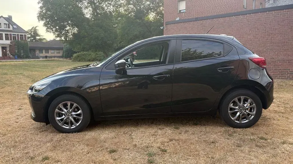 Gebraucht Mazda 2 Exclusive-Line 75 PS (55 kW) 2020 Schwarz Limousine