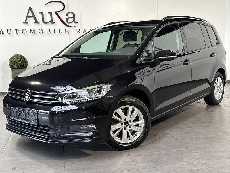 Deep black Gebraucht 2021 VW Touran Comfortline Van / Kleinbus | 22.449 € (Guter Preis) - Bild 1/4