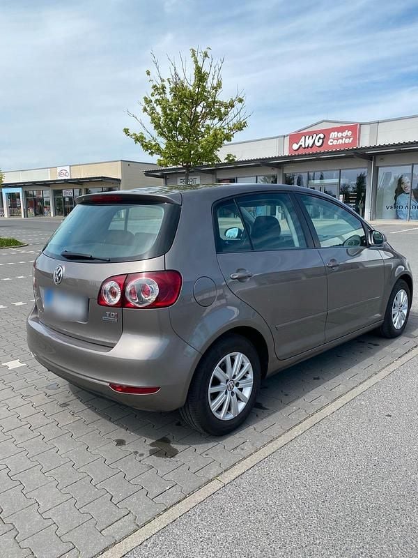 Second-hand VW Golf 110 CP (80 kW) 2011 Maro Monovolum