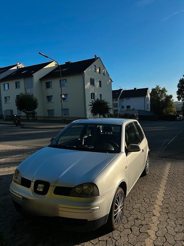 Grau Gebraucht 2002 Seat Arosa Kleinwagen | 1.000 € - Bild 1/4