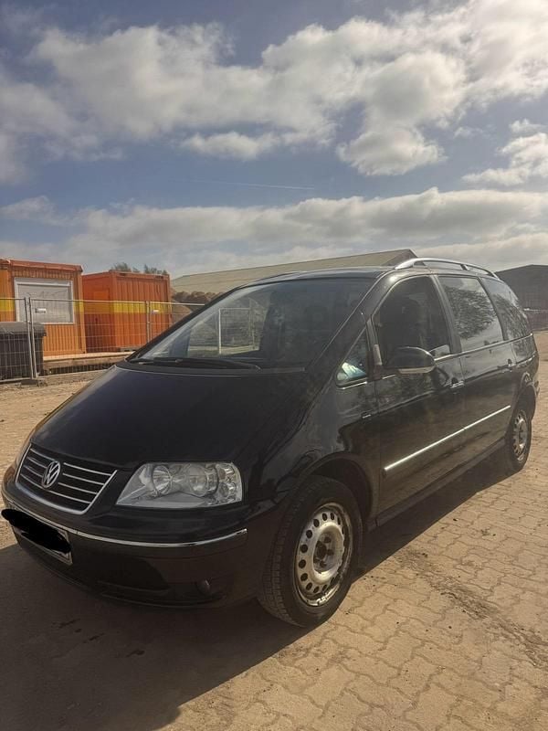 Second-hand VW Sharan 116 CP (85 kW) 2007 Negru Monovolum