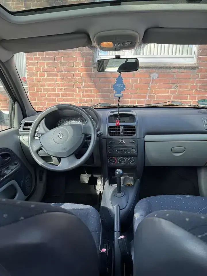 Używany Renault Clio II Initiale 98 KM (72 kW) 2002 Sedan/Limuzyna